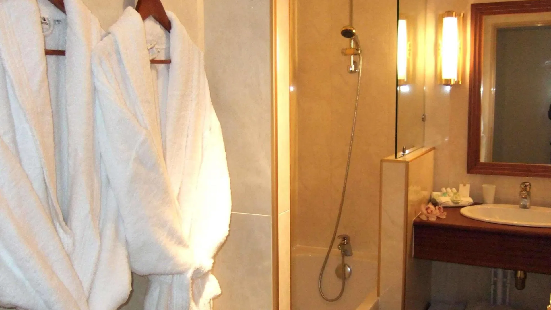 ****  Amiral Hotel Paris France