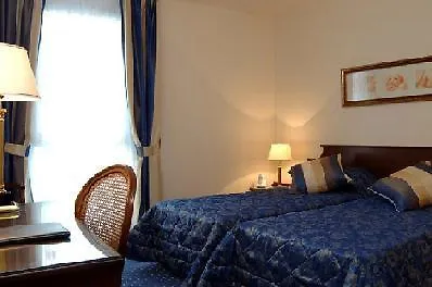 Amiral Hotel Paris 4*,